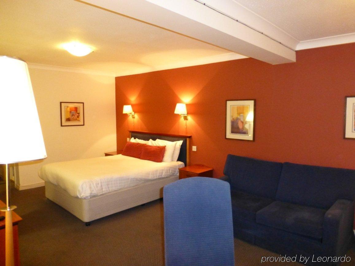 Waterloo Hotel Кроуторн Экстерьер фото