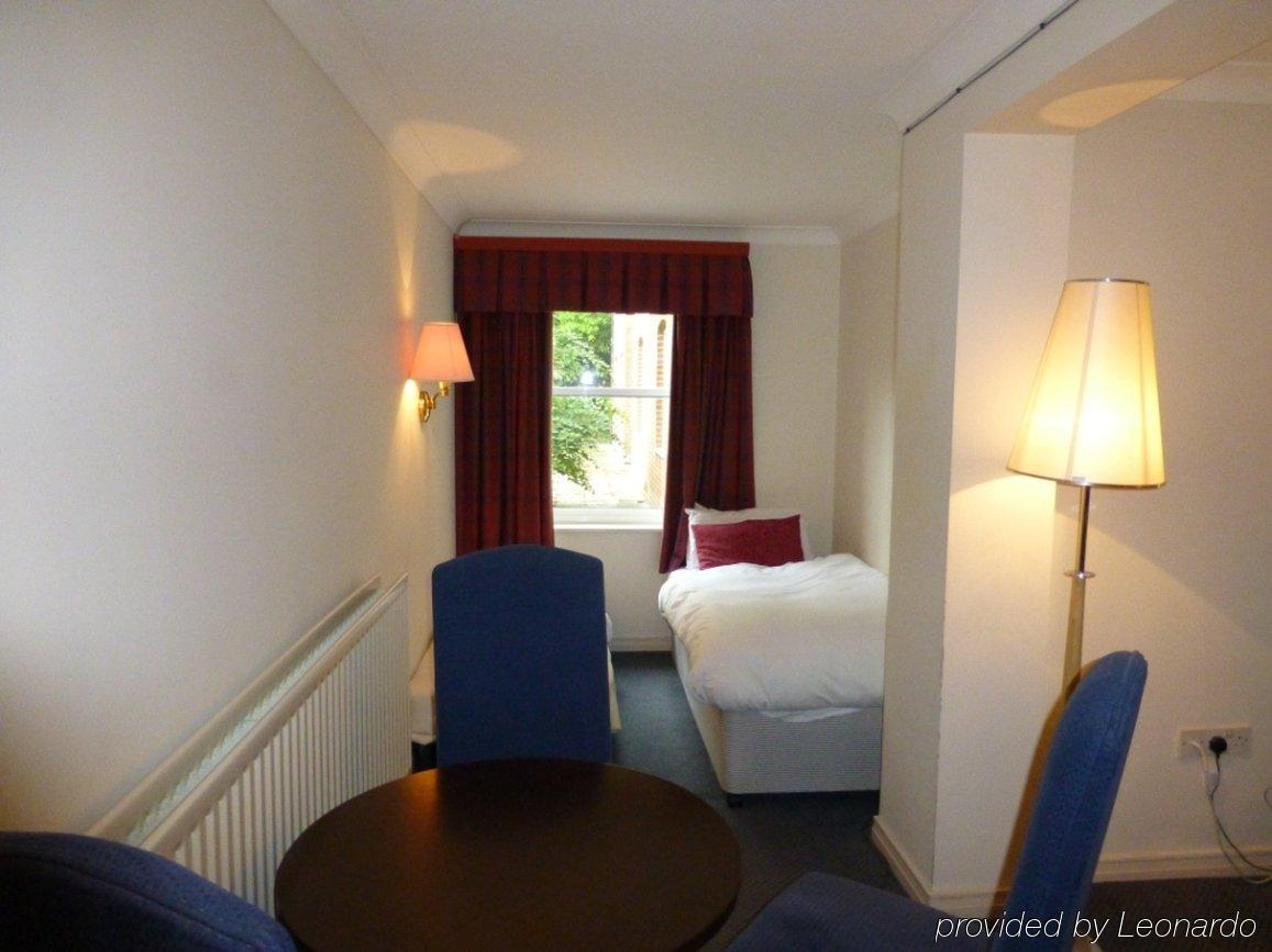 Waterloo Hotel Кроуторн Экстерьер фото